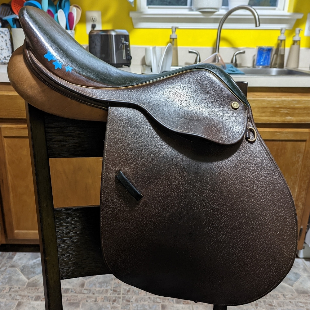 16 inch Customized Collegiate Close Contact Saddle
